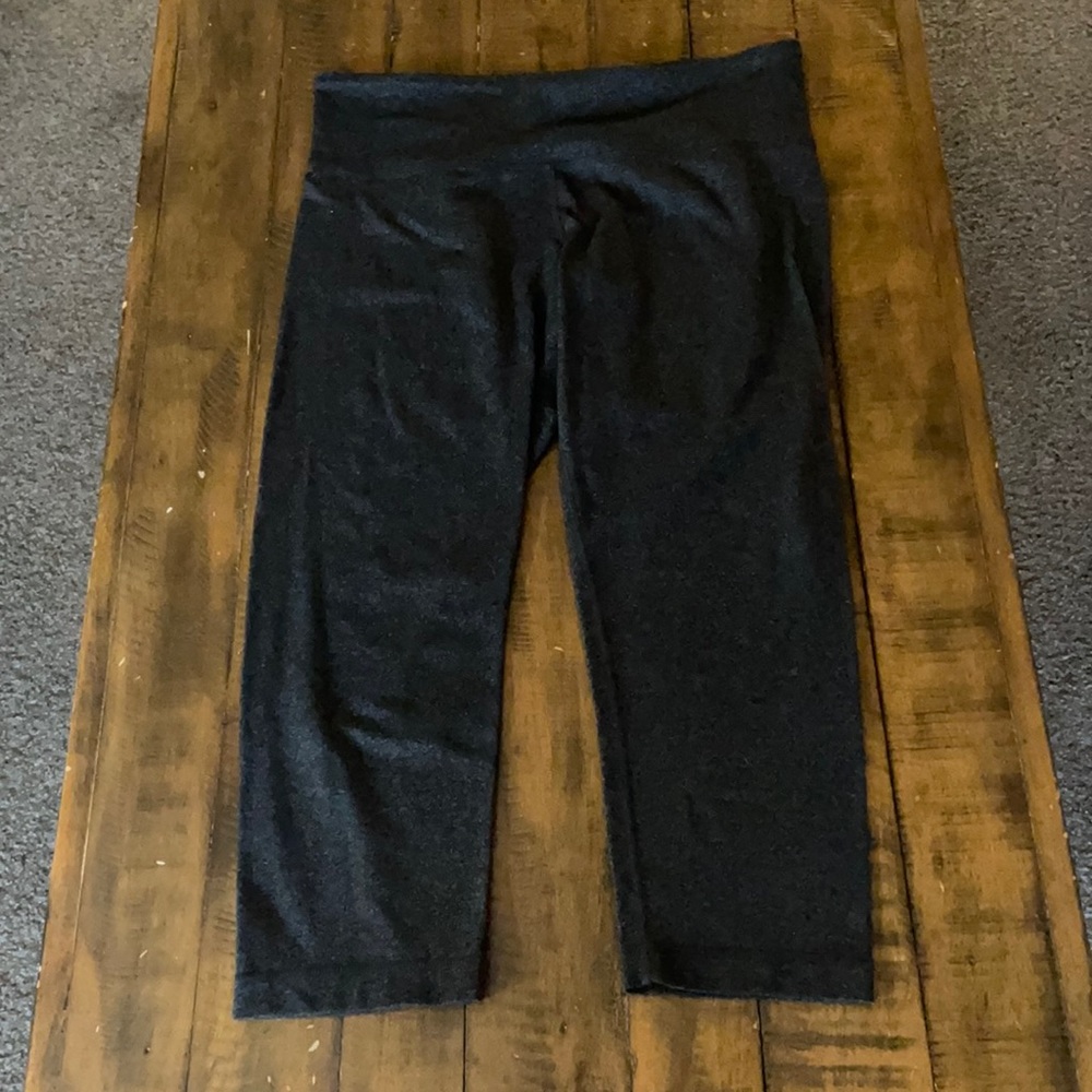 Lululemon gray capri leggings